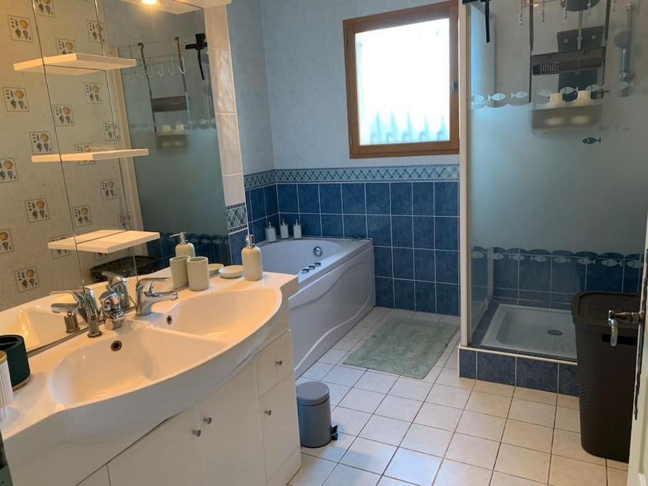 Ferienhaus 3 Etoiles Les Gourlines Avec Balneo, Veranda, Piscine Et Garage Avermes