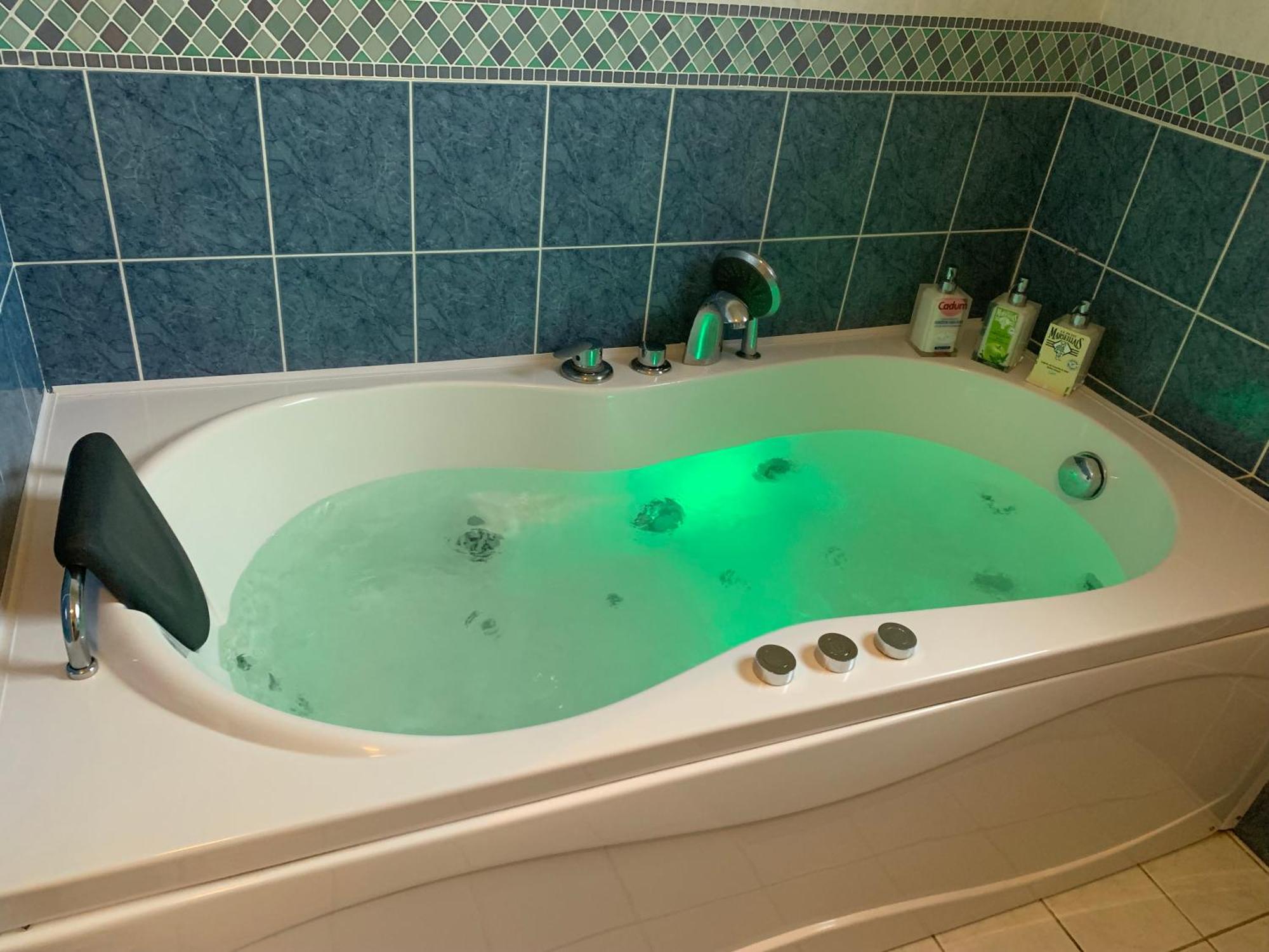 3 Etoiles Les Gourlines Avec Balneo, Veranda, Piscine Et Garage Ferienhaus *