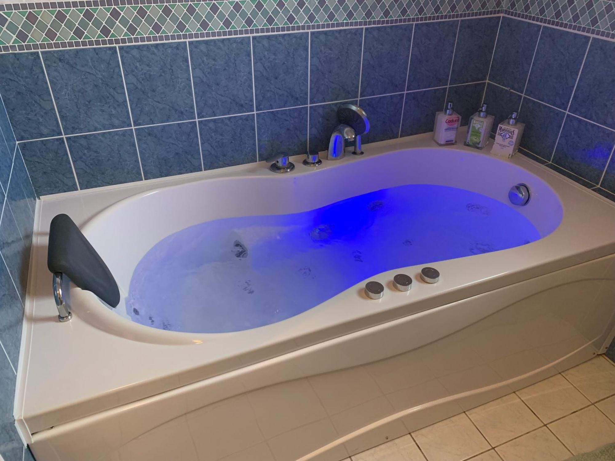 3 Etoiles Les Gourlines Avec Balneo, Veranda, Piscine Et Garage *